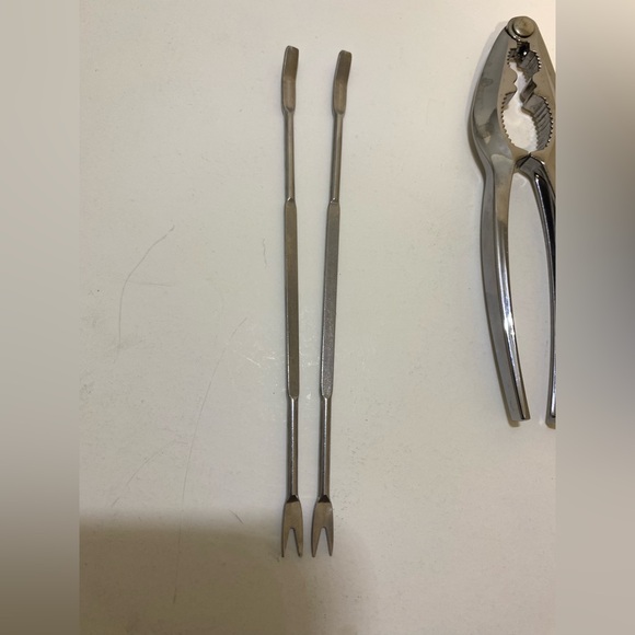 2 Shellfish Crackers & 2 Shellfish forks/tools bundle like new! - Picture 2 of 4